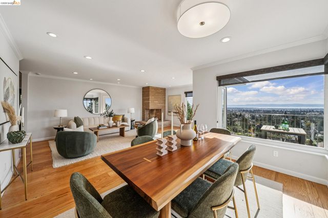 1989 Oakview Dr, Oakland, CA 94602