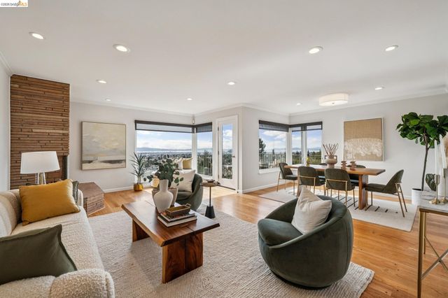 1989 Oakview Dr, Oakland, CA 94602