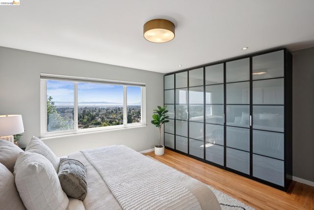 1989 Oakview Dr, Oakland, CA 94602