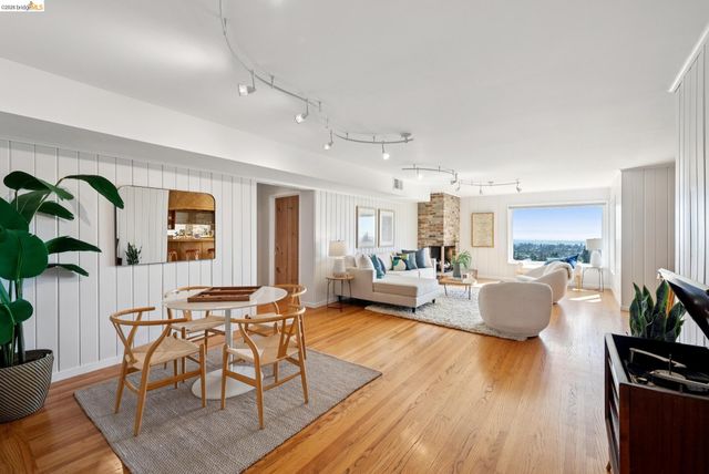 1989 Oakview Dr, Oakland, CA 94602