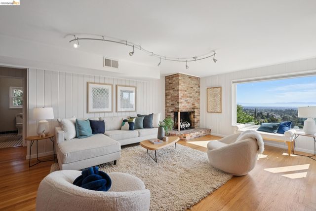 1989 Oakview Dr, Oakland, CA 94602