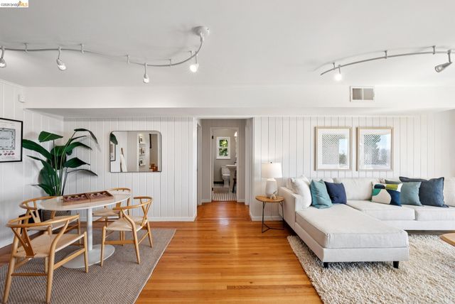 1989 Oakview Dr, Oakland, CA 94602