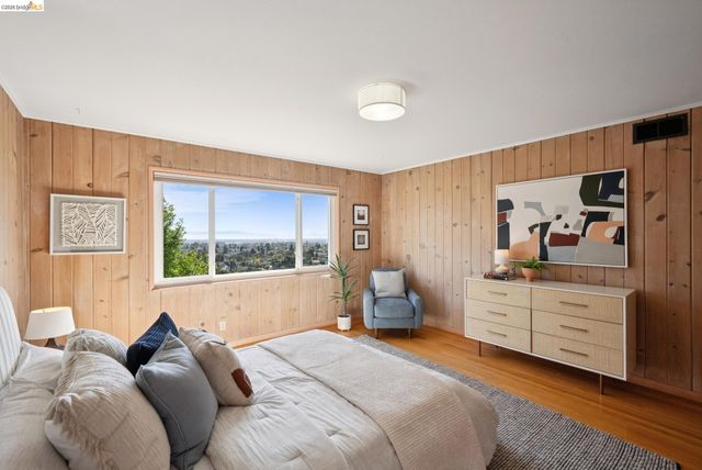 1989 Oakview Dr, Oakland, CA 94602