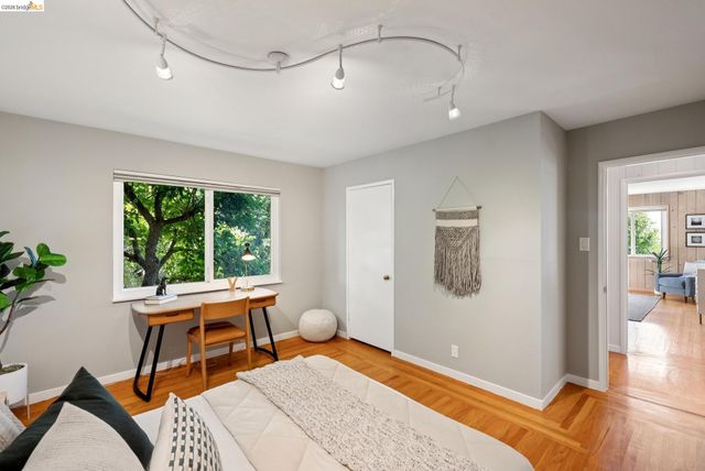 1989 Oakview Dr, Oakland, CA 94602