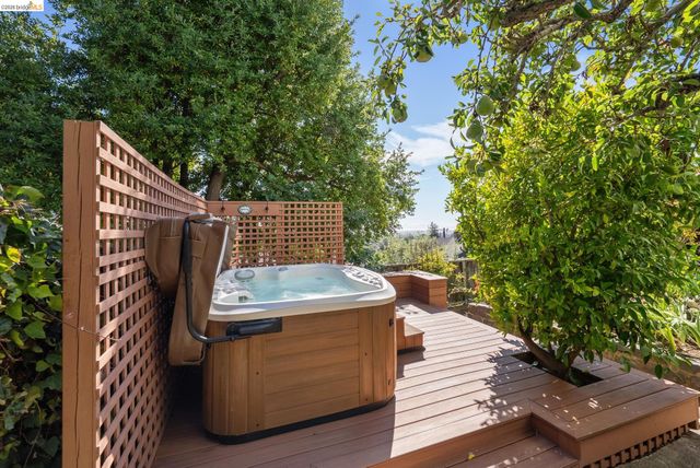 1989 Oakview Dr, Oakland, CA 94602