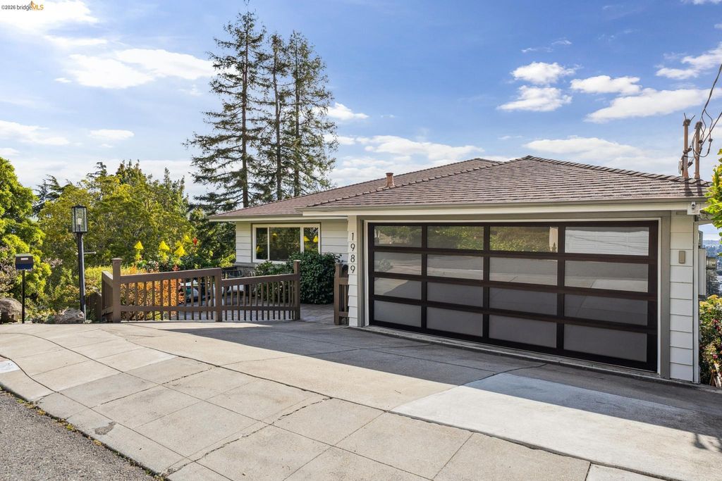 1989 Oakview Dr, Oakland, CA 94602