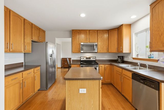 2932 Shetland Lane, Montgomery, IL 60538