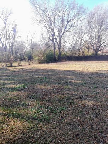 286 Hillcrest Circle Dr, Jackson, TN 38301