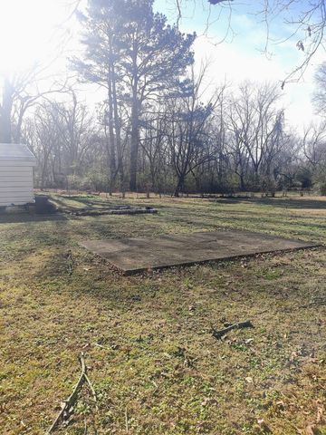 286 Hillcrest Circle Dr, Jackson, TN 38301