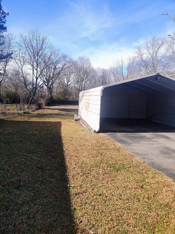 286 Hillcrest Circle Dr, Jackson, TN 38301