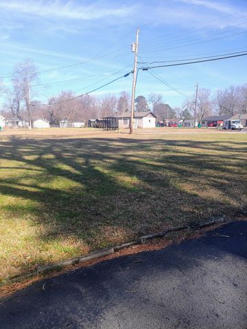 286 Hillcrest Circle Dr, Jackson, TN 38301