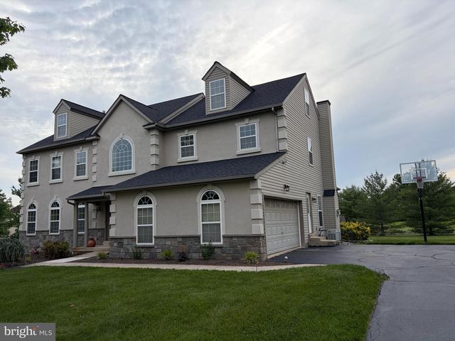 2051 LOCKERBIE RD, Schwenksville, PA 19473