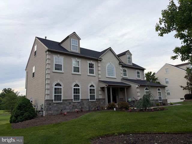 2051 LOCKERBIE RD, Schwenksville, PA 19473