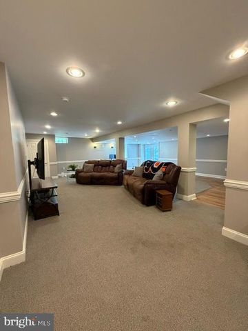 2051 LOCKERBIE RD, Schwenksville, PA 19473