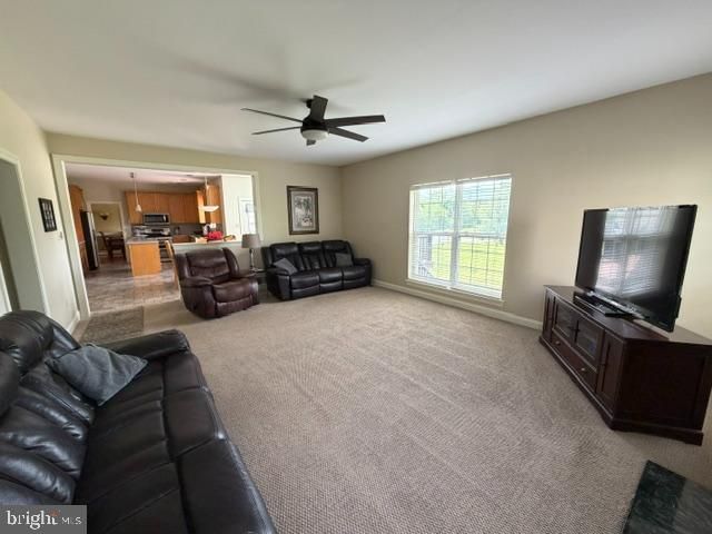 2051 LOCKERBIE RD, Schwenksville, PA 19473
