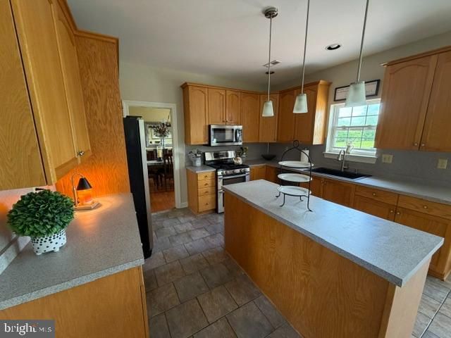 2051 LOCKERBIE RD, Schwenksville, PA 19473
