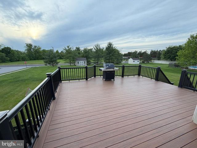 2051 LOCKERBIE RD, Schwenksville, PA 19473