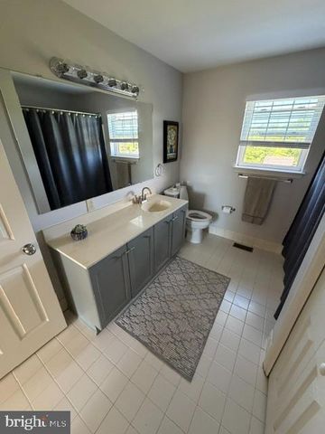 2051 LOCKERBIE RD, Schwenksville, PA 19473