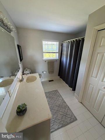 2051 LOCKERBIE RD, Schwenksville, PA 19473