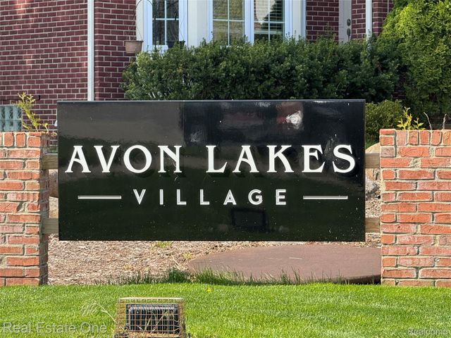 1668 S Shore Drive, Rochester Hills, MI 48307