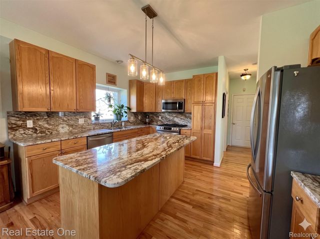 1668 S Shore Drive, Rochester Hills, MI 48307