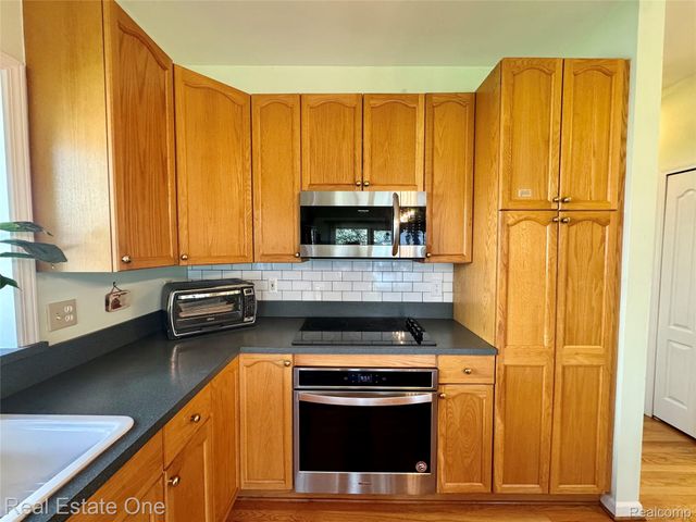 1668 S Shore Drive, Rochester Hills, MI 48307