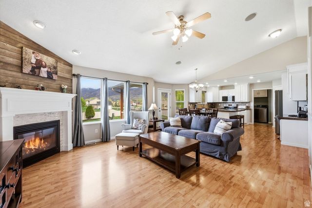 134 N WAGON WHEEL CIR, Farmington, UT 84025