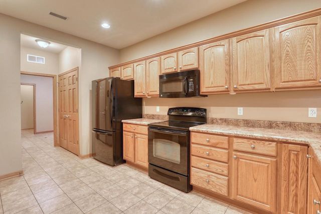 W155N7081 Amberleigh CIRCLE, Menomonee Falls, WI 53051