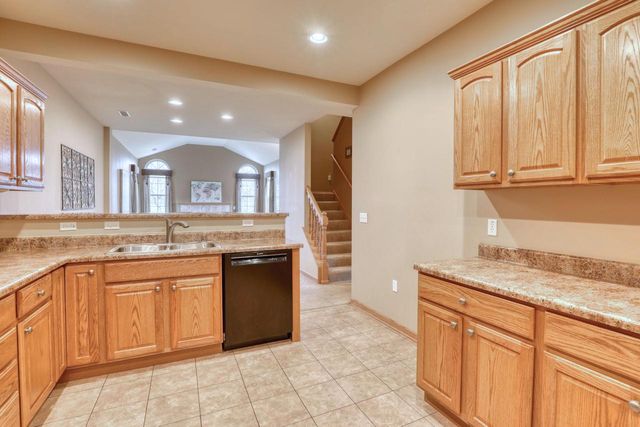 W155N7081 Amberleigh CIRCLE, Menomonee Falls, WI 53051