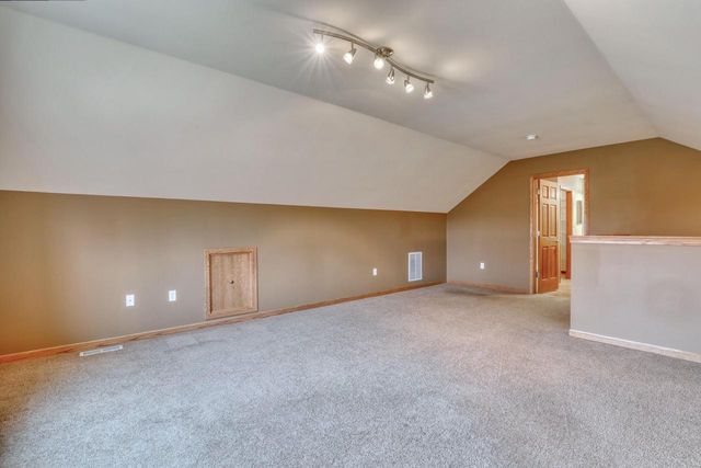 W155N7081 Amberleigh CIRCLE, Menomonee Falls, WI 53051