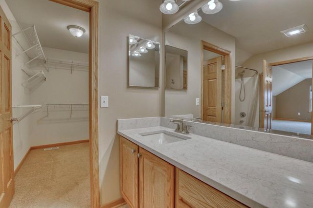 W155N7081 Amberleigh CIRCLE, Menomonee Falls, WI 53051