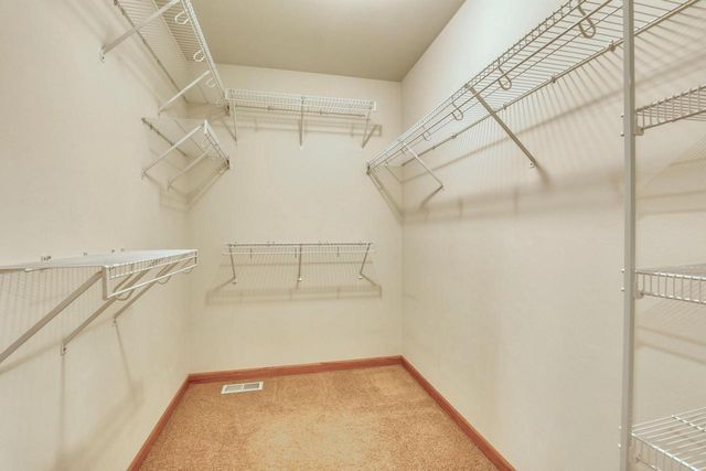 W155N7081 Amberleigh CIRCLE, Menomonee Falls, WI 53051