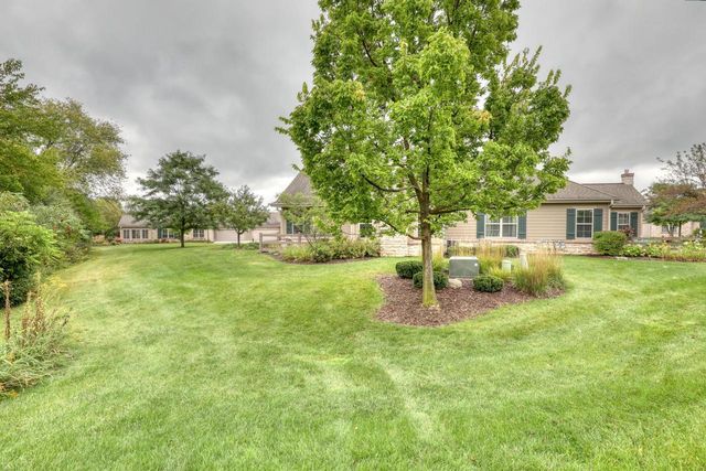 W155N7081 Amberleigh CIRCLE, Menomonee Falls, WI 53051