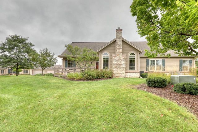 W155N7081 Amberleigh CIRCLE, Menomonee Falls, WI 53051