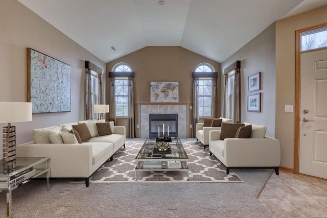 W155N7081 Amberleigh CIRCLE, Menomonee Falls, WI 53051