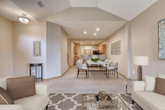 W155N7081 Amberleigh CIRCLE, Menomonee Falls, WI 53051