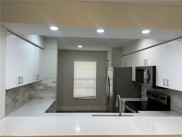9640 Victoria LN # 105C, Naples, FL 34109