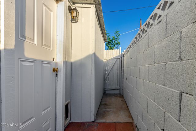 2555 E Mobile Lane, Phoenix, AZ 85040