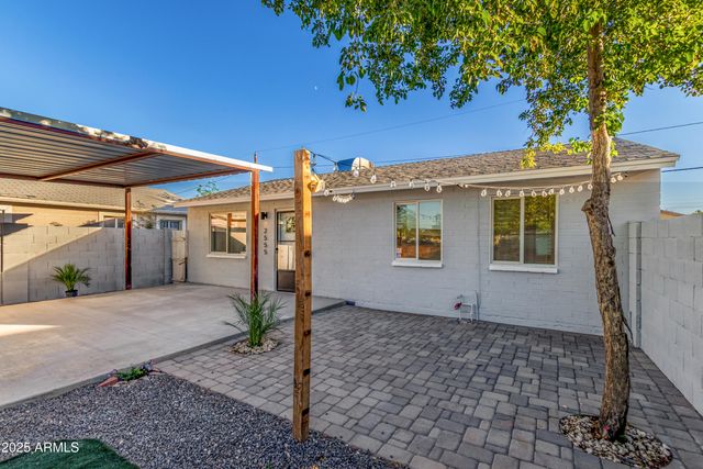 2555 E Mobile Lane, Phoenix, AZ 85040