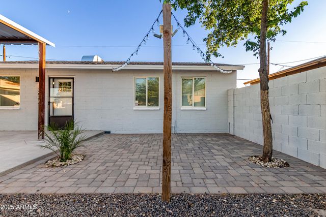 2555 E Mobile Lane, Phoenix, AZ 85040
