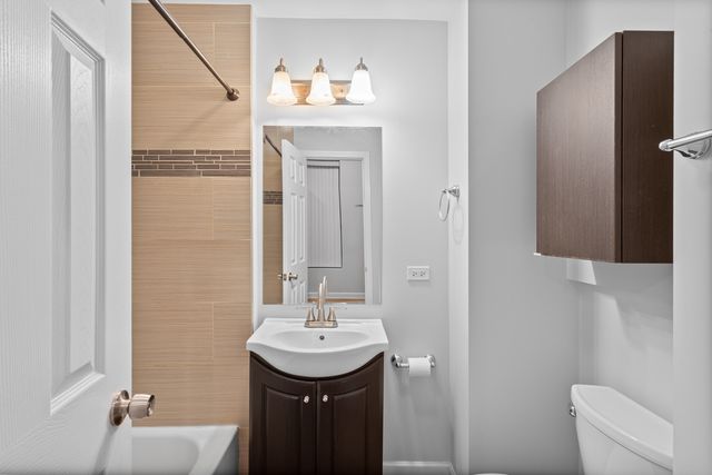 1528 N Ashland Avenue 1R, Chicago, IL 60622