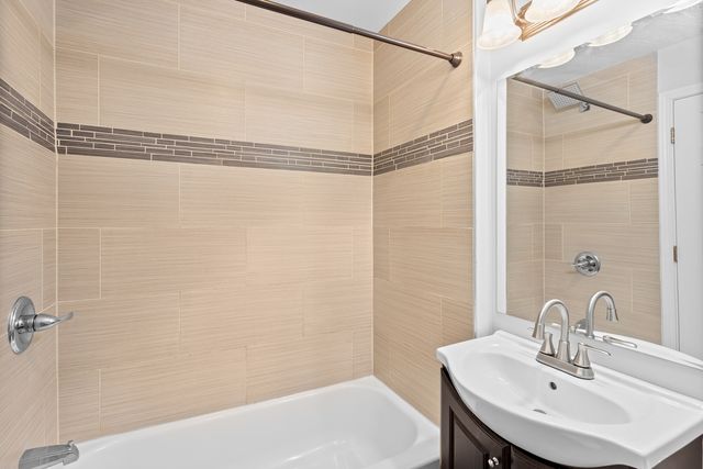 1528 N Ashland Avenue 1R, Chicago, IL 60622