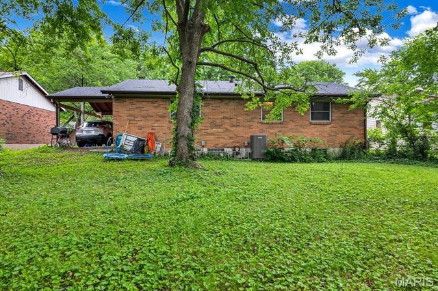 2044 Kingsford Drive, Florissant, MO 63031