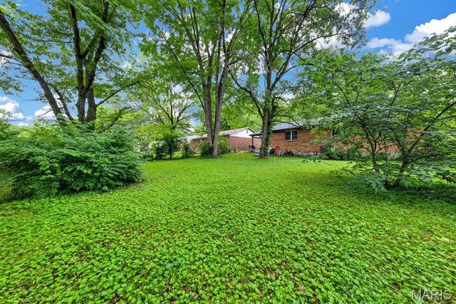 2044 Kingsford Drive, Florissant, MO 63031