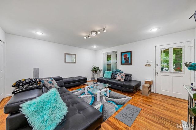 2044 Kingsford Drive, Florissant, MO 63031