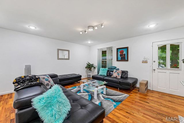 2044 Kingsford Drive, Florissant, MO 63031