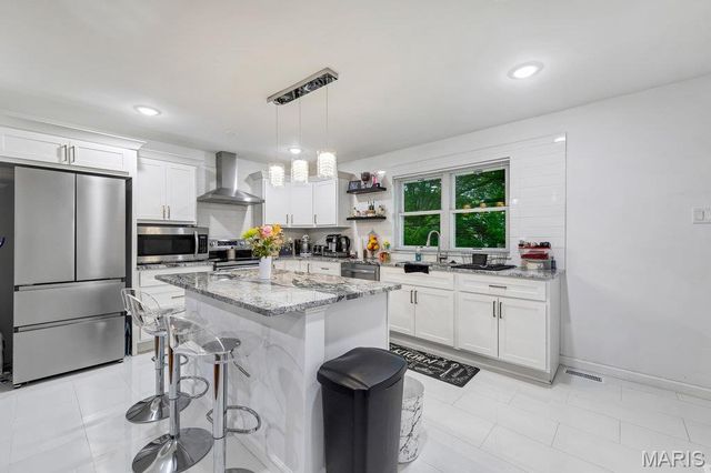 2044 Kingsford Drive, Florissant, MO 63031
