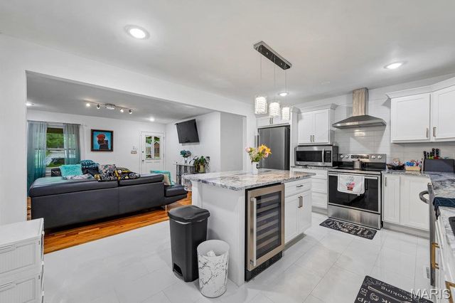 2044 Kingsford Drive, Florissant, MO 63031