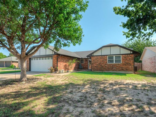 907 Ranchoak Court, Yukon, OK 73099