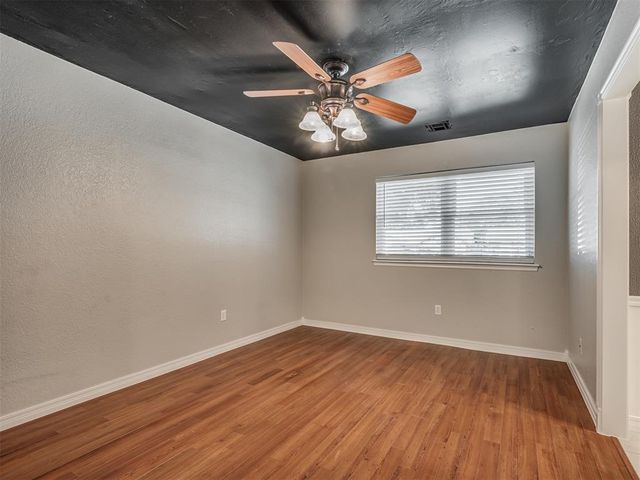 907 Ranchoak Court, Yukon, OK 73099